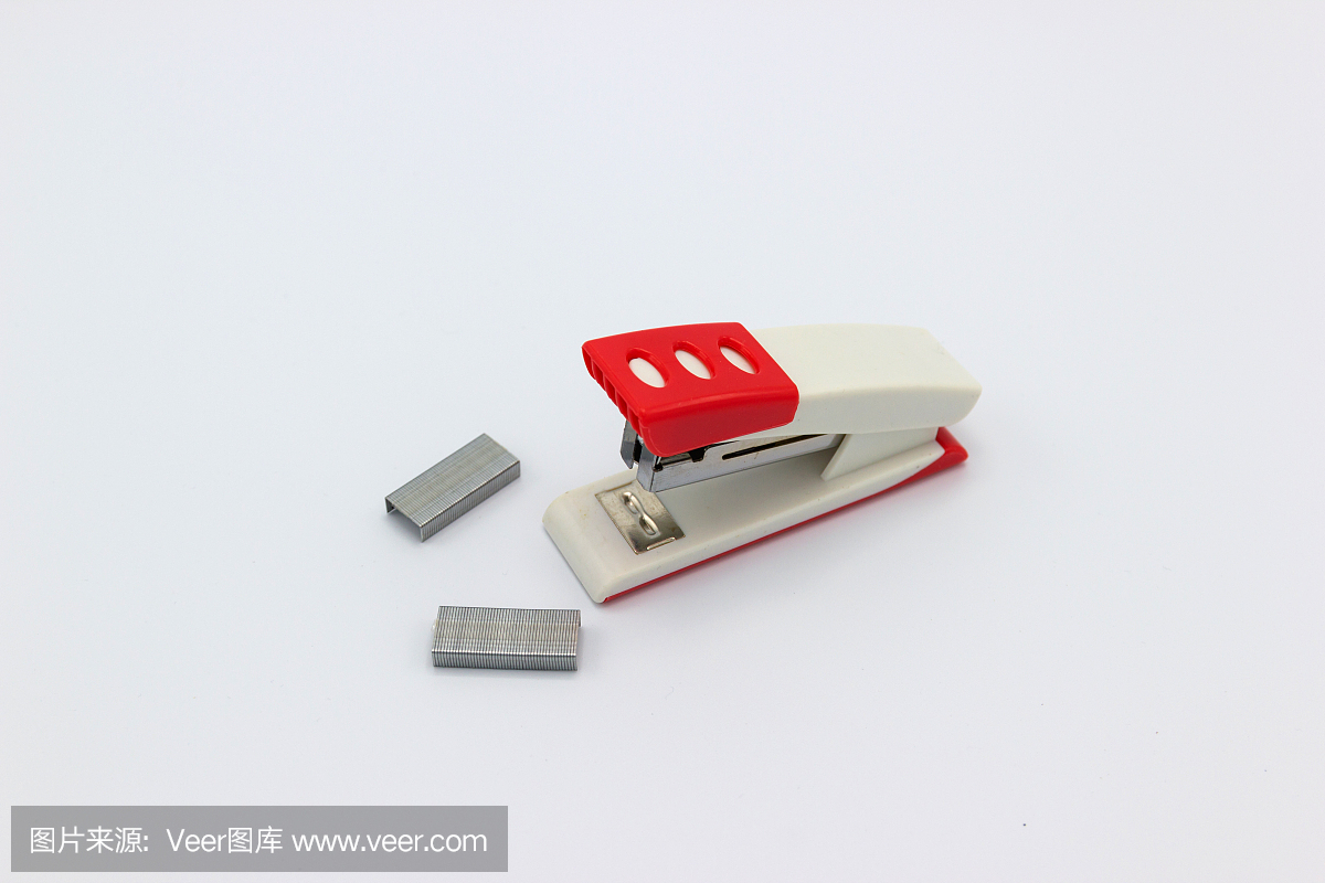 粉色訂書機和紙